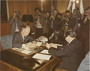 U.S. and Cuba representatives signing agreement