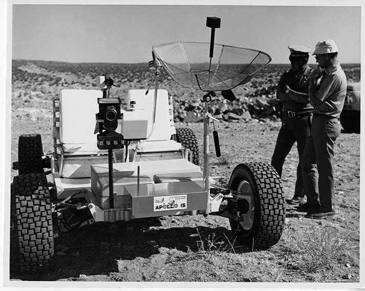 Local policeman inspecting the Lunar Rover [NAID 17151013]